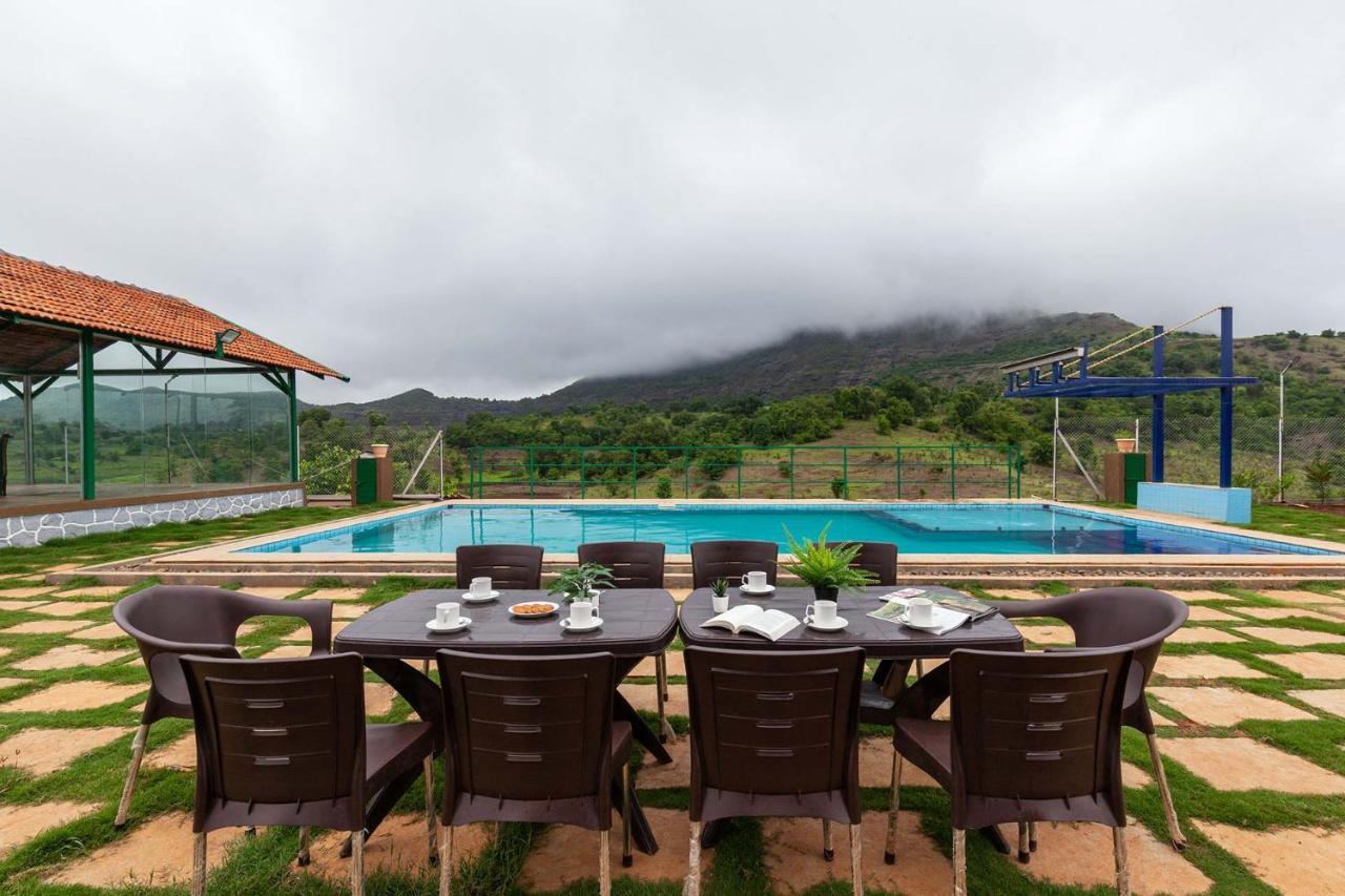 Stayvista'S Ficus Farms - Mountain-View Haven With Rustic Artsy Interiors, Outdoor Pool, Glasshouse, Home Theatre & Karaoke Delight Igatpuri Kültér fotó