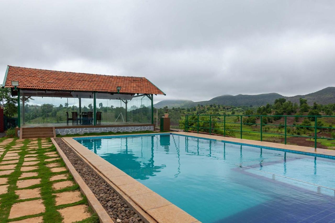 Stayvista'S Ficus Farms - Mountain-View Haven With Rustic Artsy Interiors, Outdoor Pool, Glasshouse, Home Theatre & Karaoke Delight Igatpuri Kültér fotó