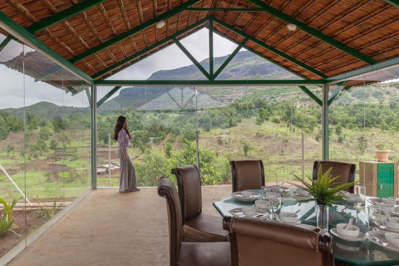 Stayvista'S Ficus Farms - Mountain-View Haven With Rustic Artsy Interiors, Outdoor Pool, Glasshouse, Home Theatre & Karaoke Delight Igatpuri Kültér fotó