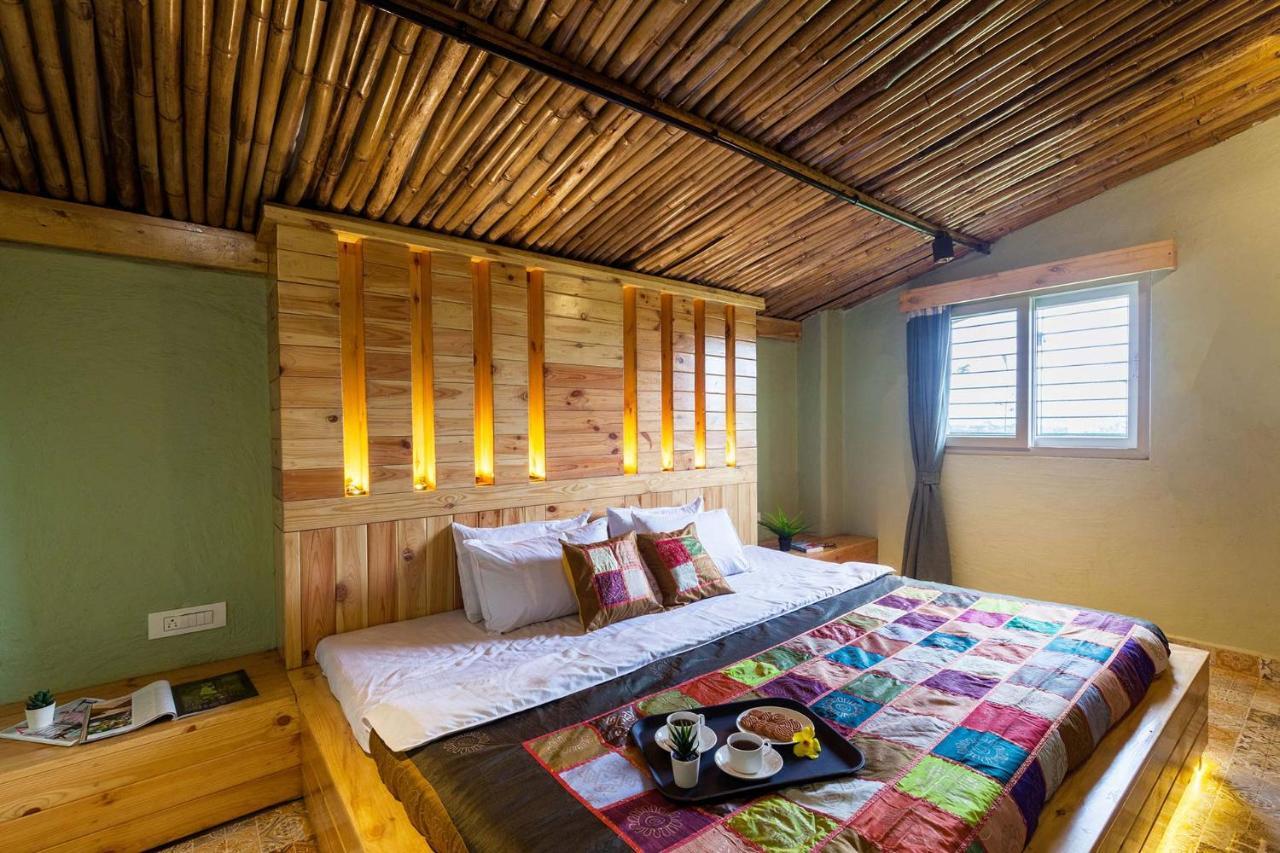Stayvista'S Ficus Farms - Mountain-View Haven With Rustic Artsy Interiors, Outdoor Pool, Glasshouse, Home Theatre & Karaoke Delight Igatpuri Kültér fotó