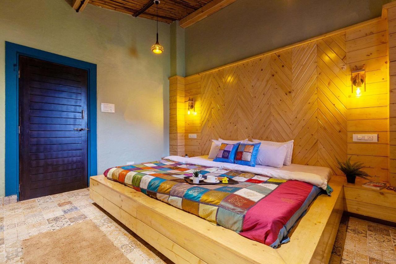 Stayvista'S Ficus Farms - Mountain-View Haven With Rustic Artsy Interiors, Outdoor Pool, Glasshouse, Home Theatre & Karaoke Delight Igatpuri Kültér fotó