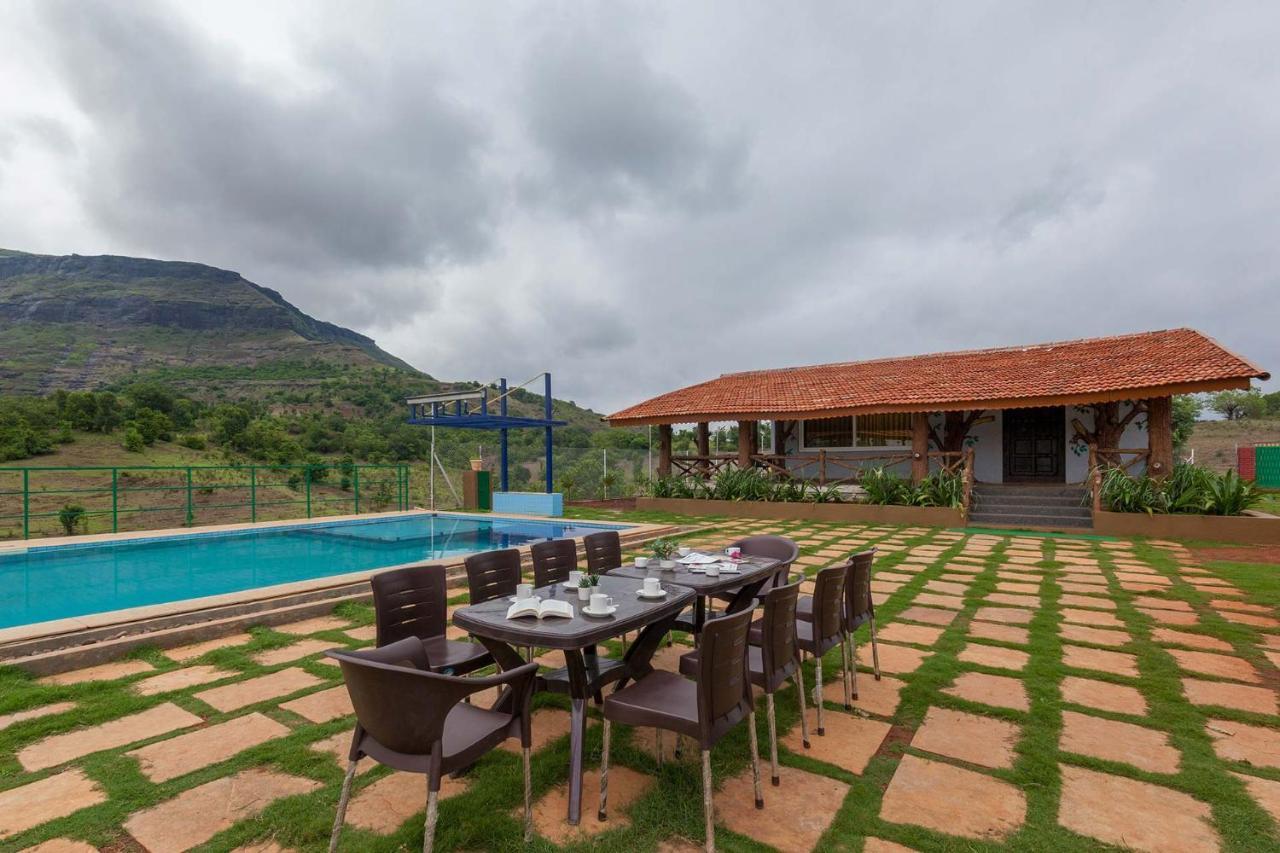 Stayvista'S Ficus Farms - Mountain-View Haven With Rustic Artsy Interiors, Outdoor Pool, Glasshouse, Home Theatre & Karaoke Delight Igatpuri Kültér fotó