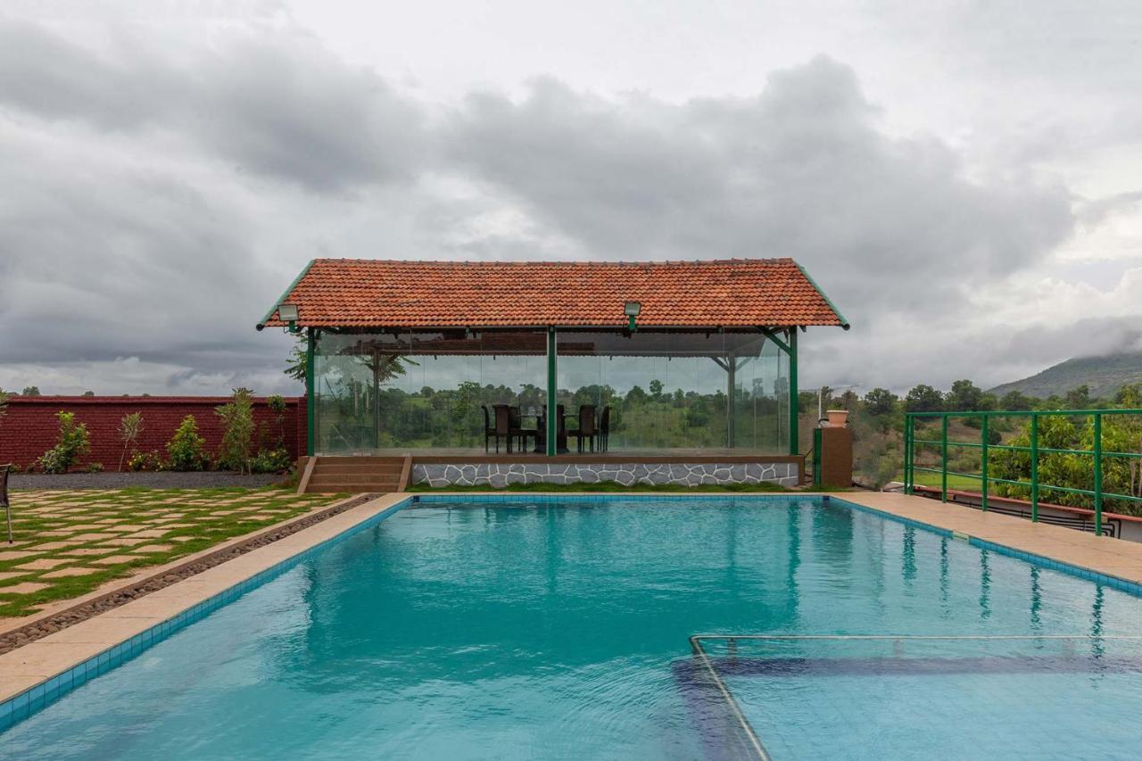 Stayvista'S Ficus Farms - Mountain-View Haven With Rustic Artsy Interiors, Outdoor Pool, Glasshouse, Home Theatre & Karaoke Delight Igatpuri Kültér fotó