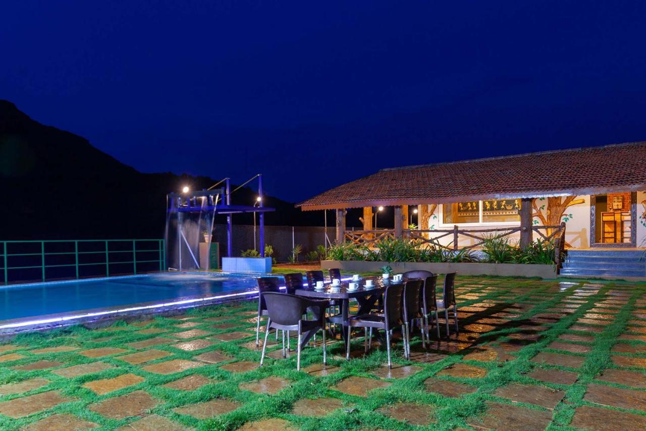Stayvista'S Ficus Farms - Mountain-View Haven With Rustic Artsy Interiors, Outdoor Pool, Glasshouse, Home Theatre & Karaoke Delight Igatpuri Kültér fotó
